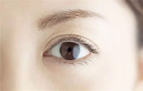 如何判断自己的眼睛的年龄,听说从一个人的眼睛可以看出年龄