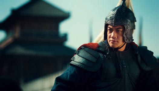 历史上的刘备为什么坑死吕布,新三国吕布死的那一段视频