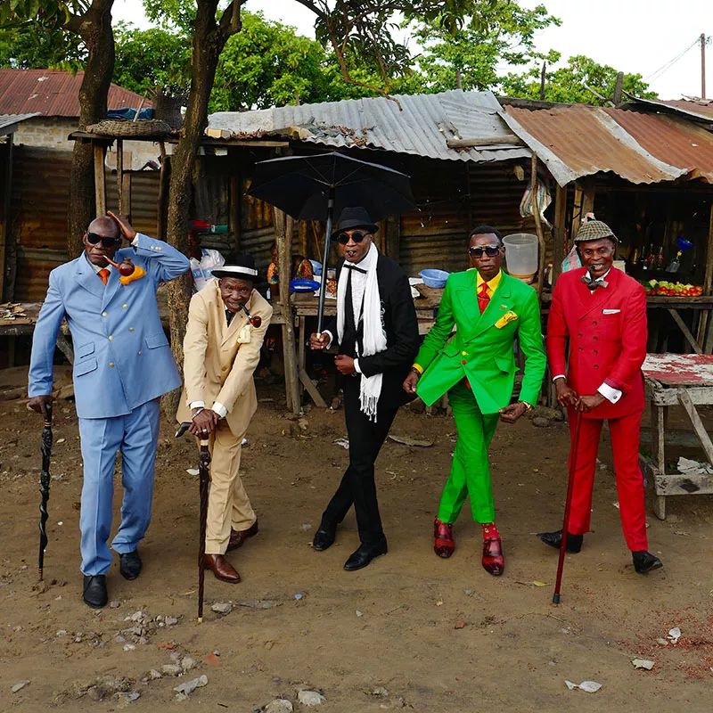 非洲贫民窟的时尚经：即使住最破的垃圾堆里，也穿着最骚的阿玛尼