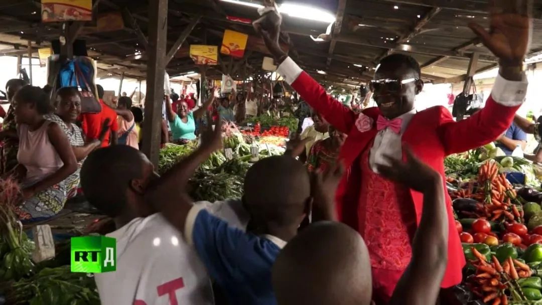 非洲贫民窟的时尚经：即使住最破的垃圾堆里，也穿着最骚的阿玛尼