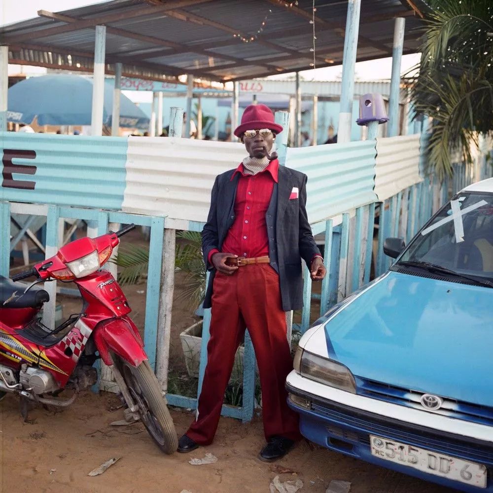 非洲贫民窟的时尚经：即使住最破的垃圾堆里，也穿着最骚的阿玛尼