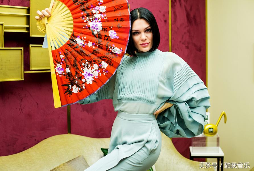 腾格尔参加t台首秀,歌手2018腾格尔踢馆视频