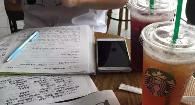 推开星巴克肯德基的大门，眼前一幕让人崩溃！