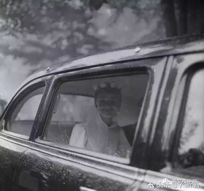 为什么选择赫本而不选梦露,奥黛丽赫本与梦露的人生