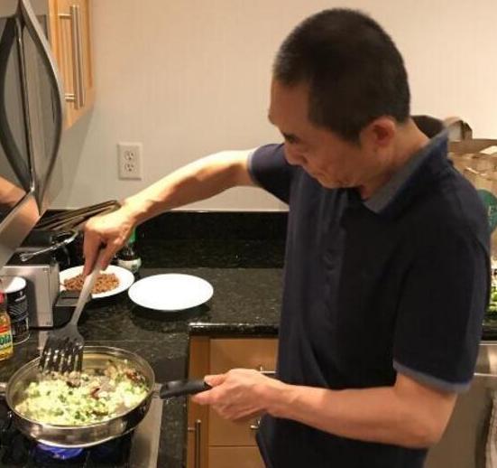 张艺谋的一日三餐怎么吃的,六十八岁张艺谋的养生之道