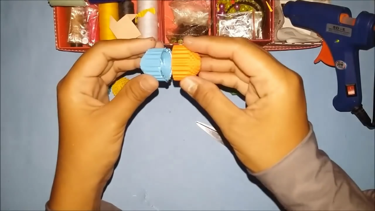 用卫生纸做的毛毛虫简单又好看,儿童手工纸做毛毛虫