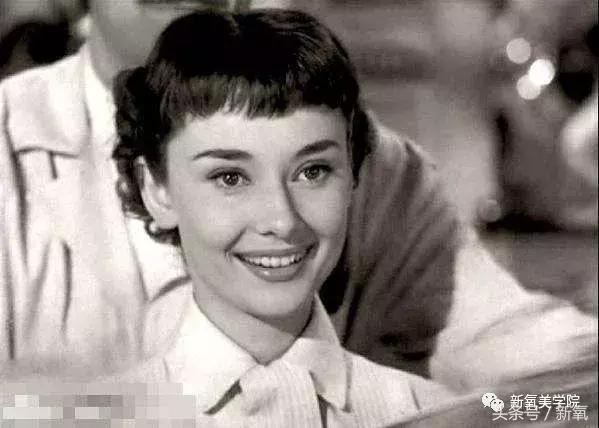 为什么选择赫本而不选梦露,奥黛丽赫本与梦露的人生