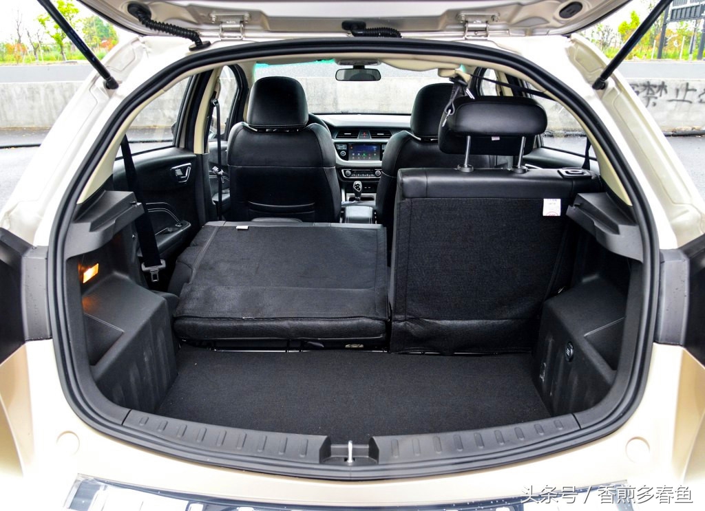 吉利远景x3是吉利新推出的小型suv,吉利的小型suv远景x3油耗