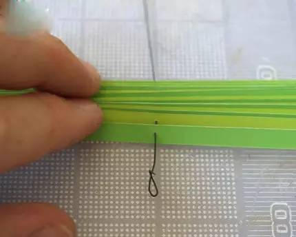 怎么用纸做元宵形状的小灯笼,简单用卡纸做一个元宵节小灯笼