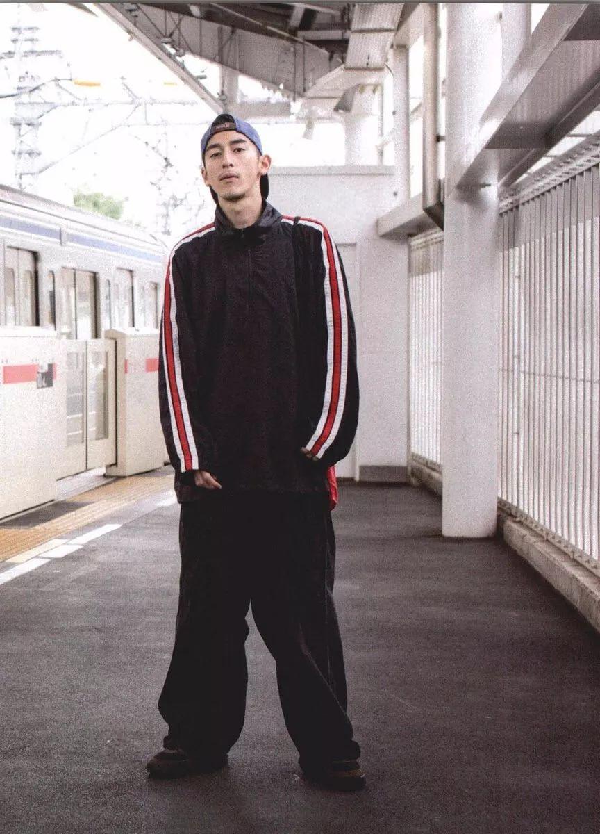 想骚还能买得起，开学这么穿让你成功撩到学妹哦