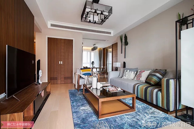 铜仁沙发装修效果图,极简原木风格沙发墙