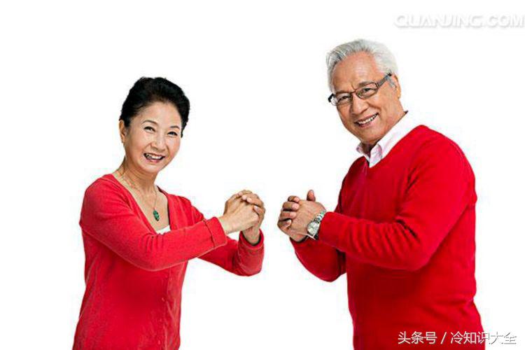 春节贴对联习俗的由来,春节挂灯笼的习俗由来