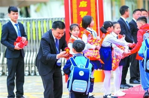 广东佛山小学开学第一天,佛山中小学生开学日