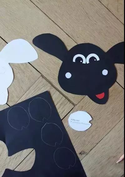 怎么用纸做元宵形状的小灯笼,简单用卡纸做一个元宵节小灯笼