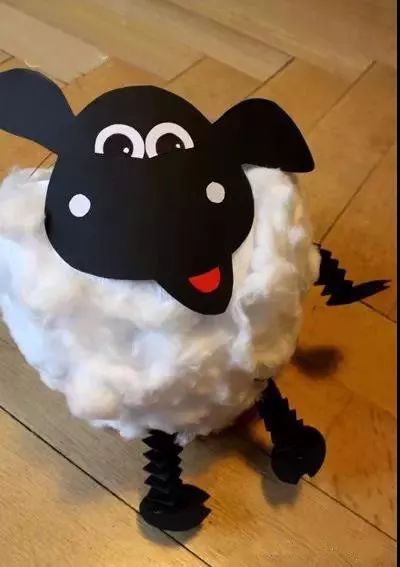 怎么用纸做元宵形状的小灯笼,简单用卡纸做一个元宵节小灯笼