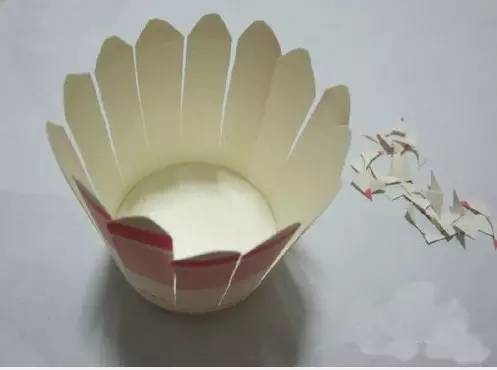 怎么用纸做元宵形状的小灯笼,简单用卡纸做一个元宵节小灯笼