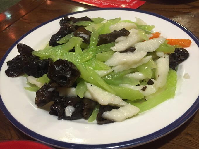 冬天去哪里旅游暖和特点美食,冬季游玩攻略美食推荐