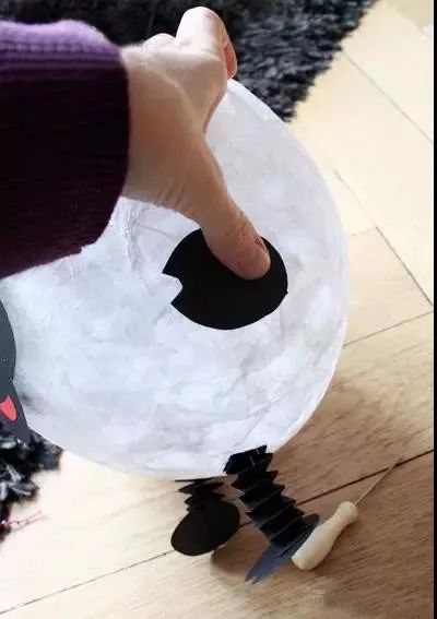 怎么用纸做元宵形状的小灯笼,简单用卡纸做一个元宵节小灯笼