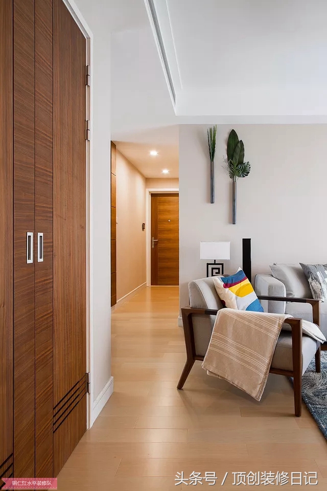 铜仁沙发装修效果图,极简原木风格沙发墙