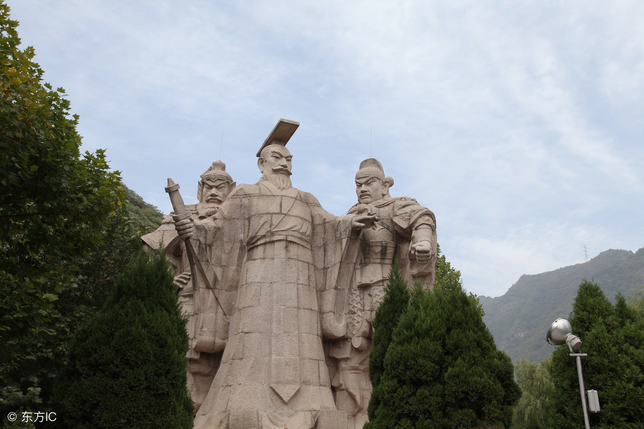 大到传世巨著，小到市井小黄书，都讲着一个道理，那就是“尊重”