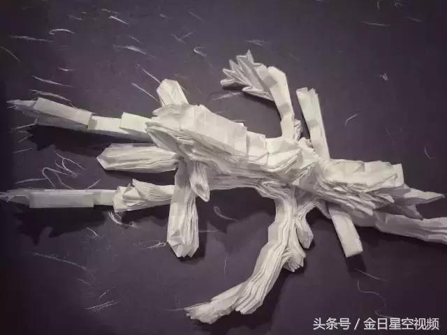 用纸折出来的能卖20万的螳螂,折纸天才秦坤一只纸螳螂卖到21万