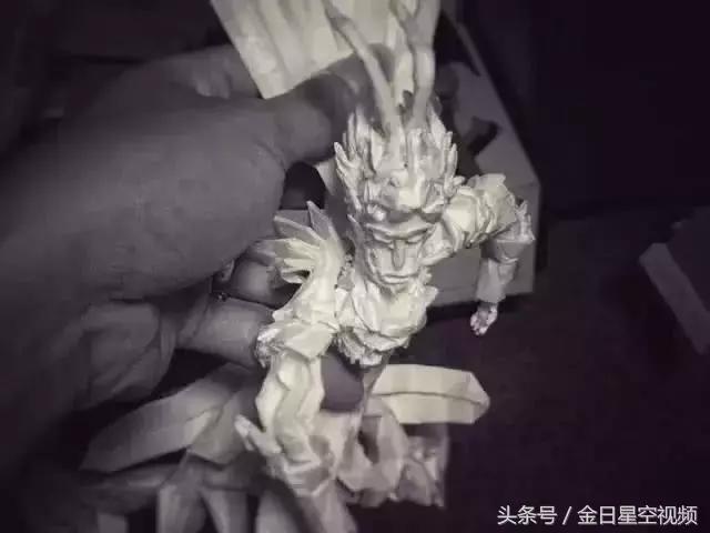 用纸折出来的能卖20万的螳螂,折纸天才秦坤一只纸螳螂卖到21万