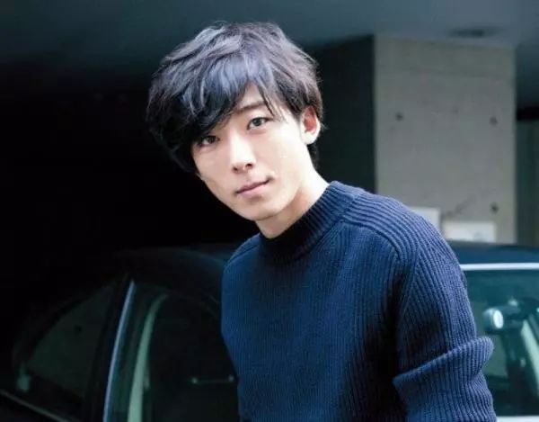 顶楼豪情、灯泡成Sex道具《裸睡美人》高桥一生献出处女床戏！