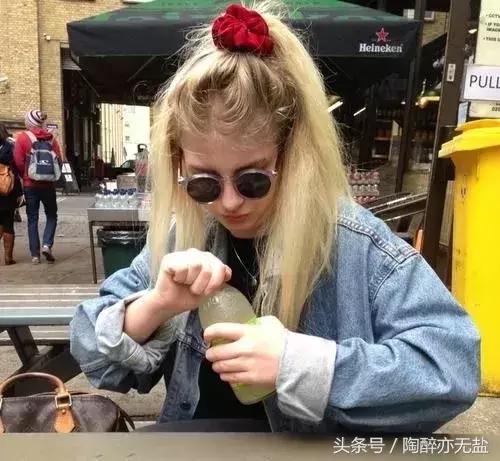 适合减龄少女心的发饰,80年代最流行的女士发饰