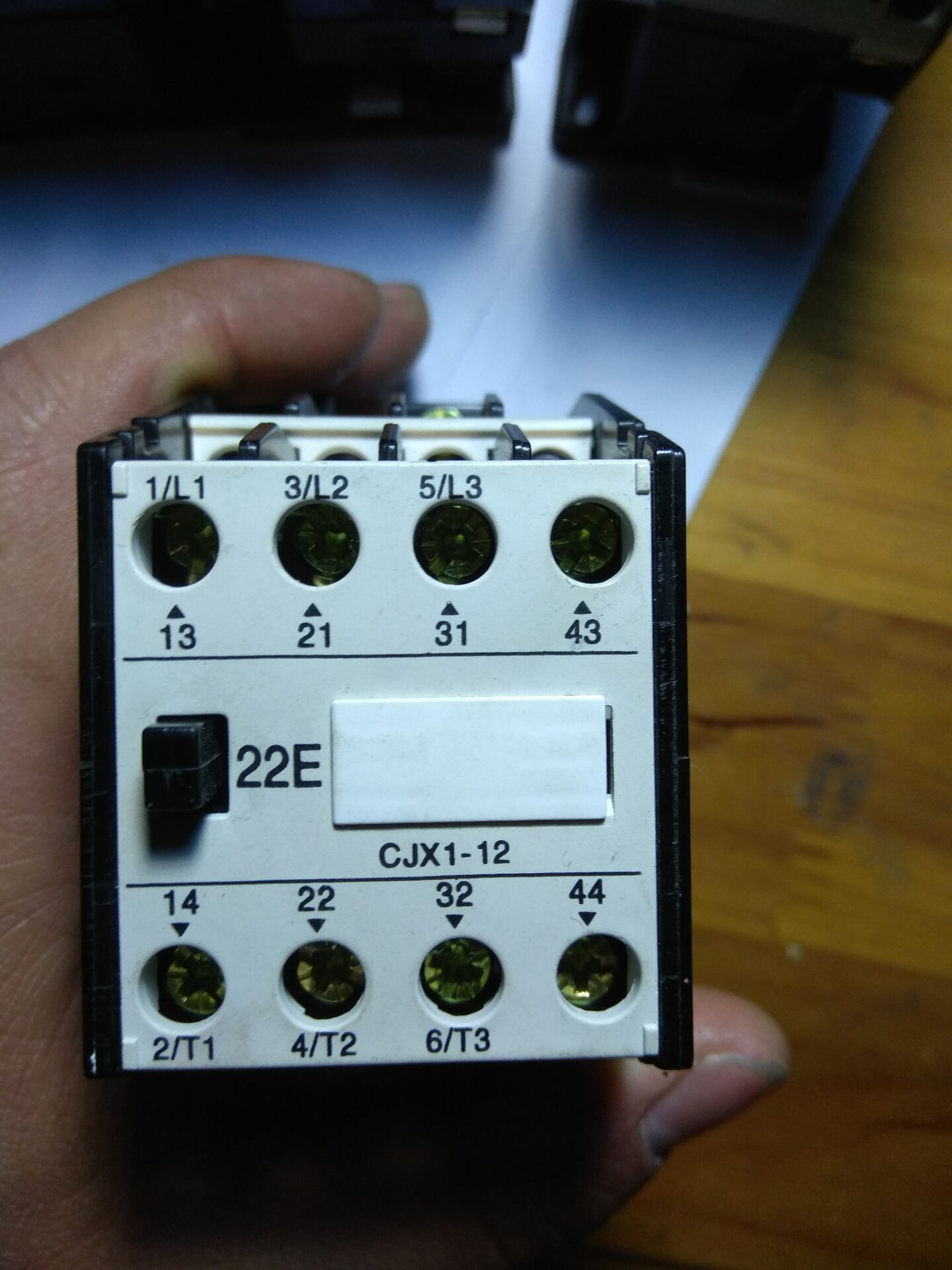 交流接触器nc和no哪个是常闭,接触器用nc是常闭还是常开