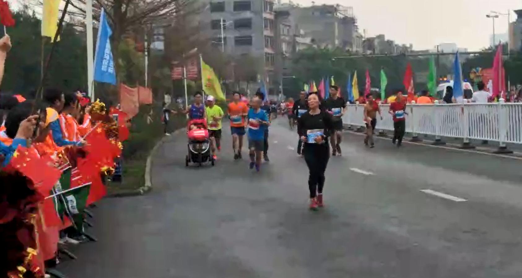 9岁小孩挑战马拉松,马拉松9岁小朋友