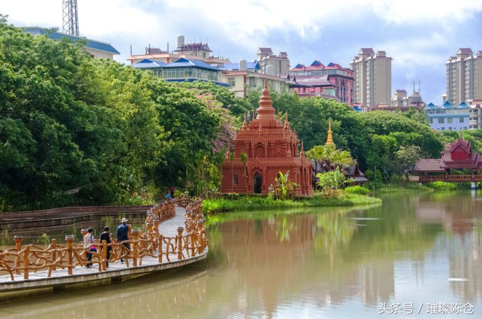 西双版纳曼听公园傣王花园,西双版纳的傣族园和曼听公园