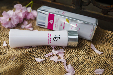 za姬芮新焕真皙美白气垫修颜霜,za姬芮新焕真皙粉底液