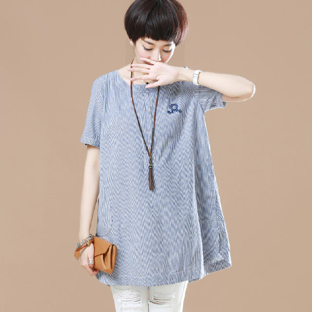 黑白条纹短衫搭配牛仔裤,条纹衫阔腿牛仔裤搭配