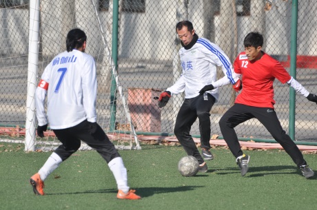 瑜伽山·精英足球队出征索福德华北区比赛首场遗憾告负