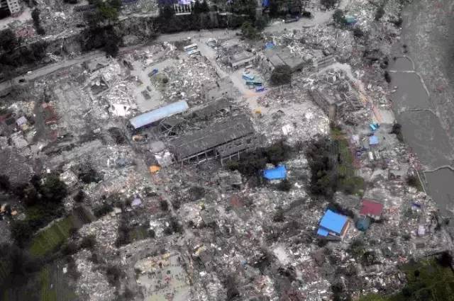 2008年5月12日汶川地震纪念图片,记汶川地震八周年作文