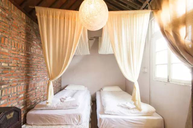 暂时逃离全是回忆的城市,暂时逃离城市的喧嚣和纷扰