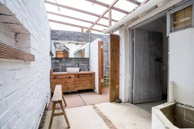 暂时逃离全是回忆的城市,暂时逃离城市的喧嚣和纷扰