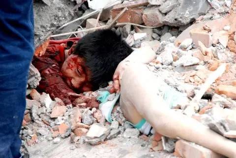 2008年5月12日汶川地震纪念图片,记汶川地震八周年作文