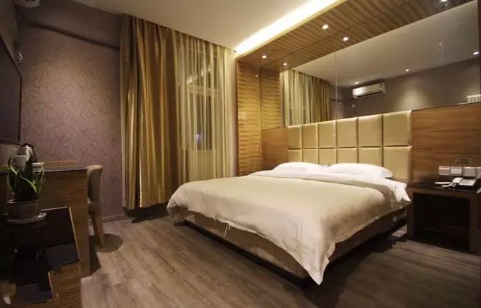 在青岛对你爱爱爱不完，却没想到你竟然是这种店！