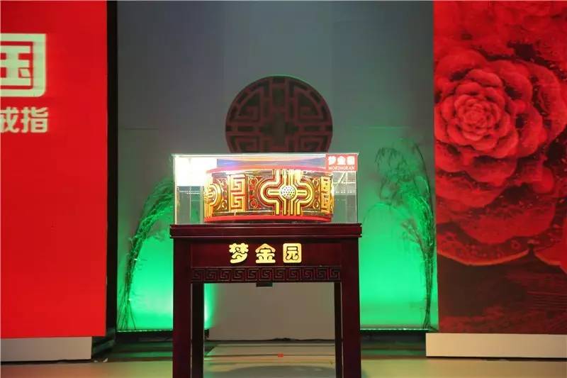 迪拜最大金戒指价值多少钱,世界最大最纯黄金戒指图片