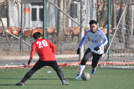 瑜伽山·精英足球队出征索福德华北区比赛首场遗憾告负