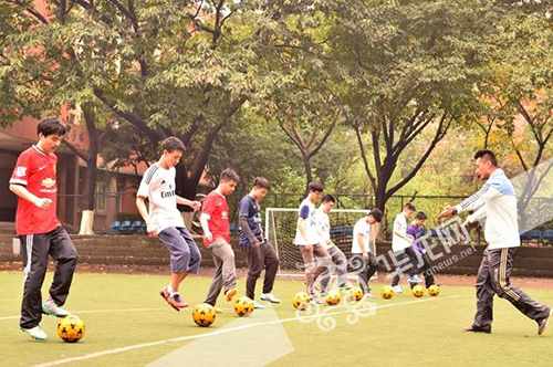 王俊凯母校视频,王俊凯母校感动视频