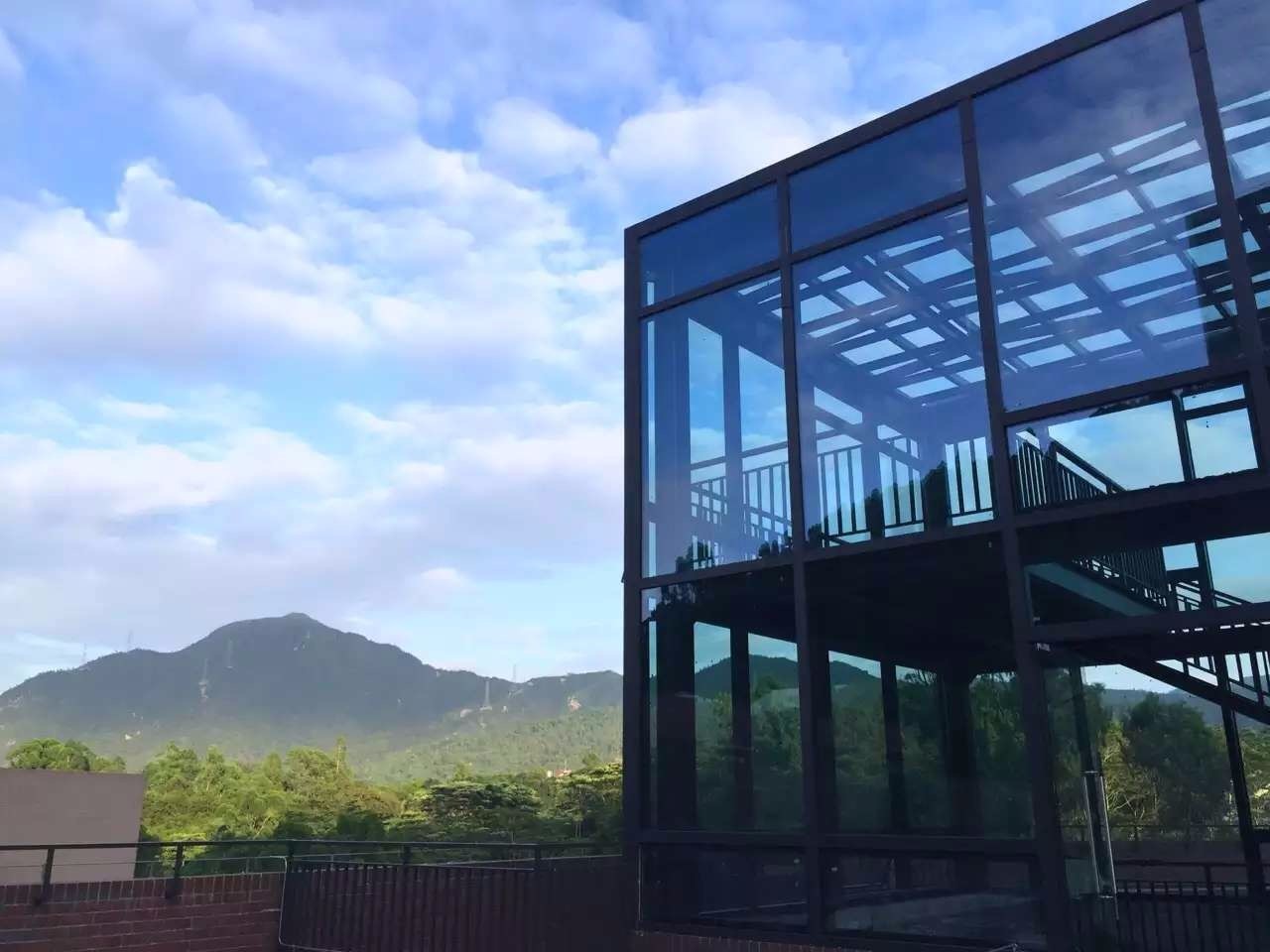 北师珠艾利斯顿楼，期待与北师珠最美丽的你一起自拍。