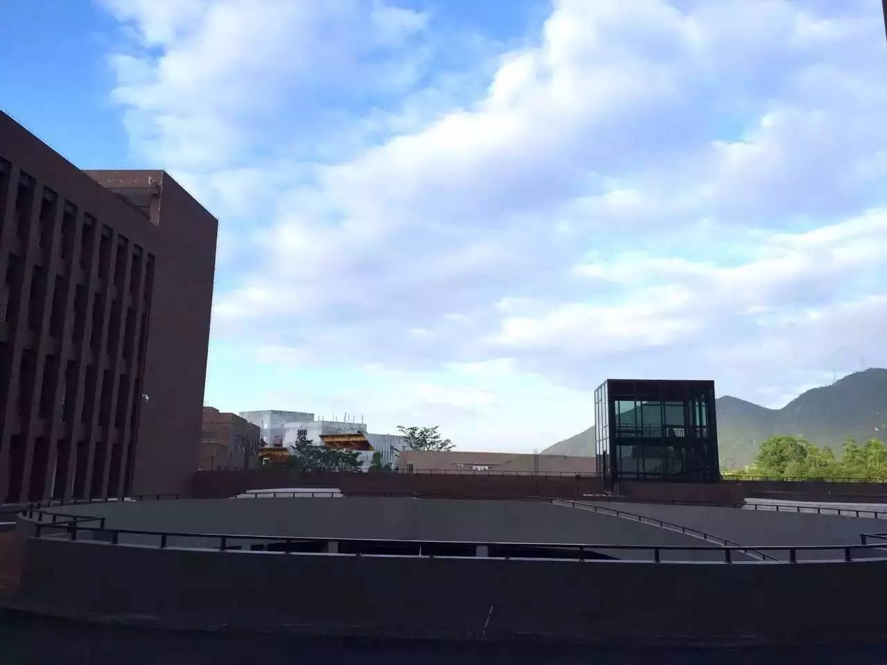 北师珠艾利斯顿楼，期待与北师珠最美丽的你一起自拍。