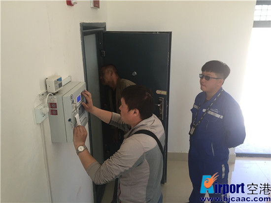 富蕴机场消防护卫部开展气体火控设施的操作使用知识培训