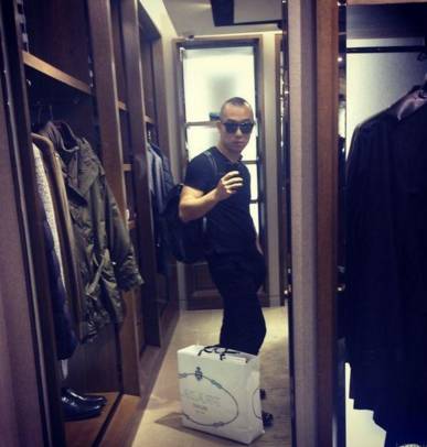 只是纯粹想分享个状态吗？不，因为穷的只剩钱了