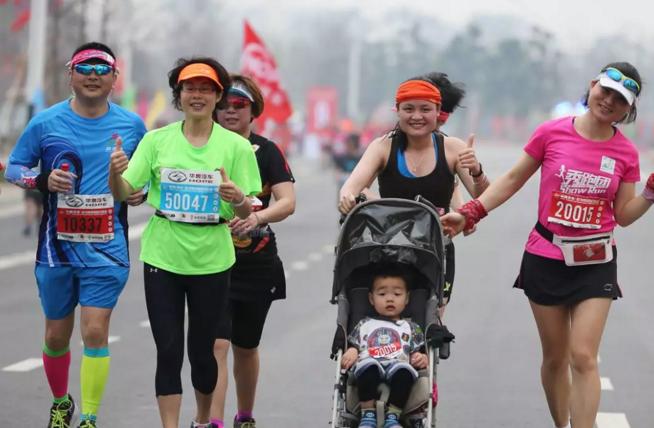 9岁小孩挑战马拉松,马拉松9岁小朋友