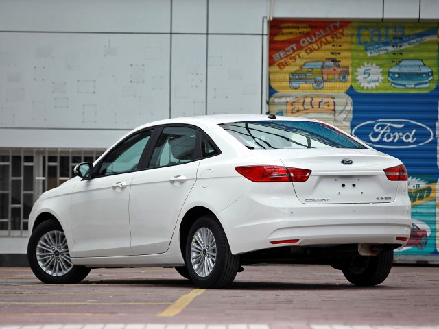 长安福特福睿斯的自动挡多少钱,新款福特福睿斯值得购买吗