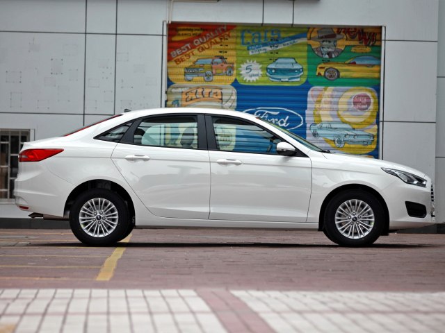 长安福特福睿斯的自动挡多少钱,新款福特福睿斯值得购买吗