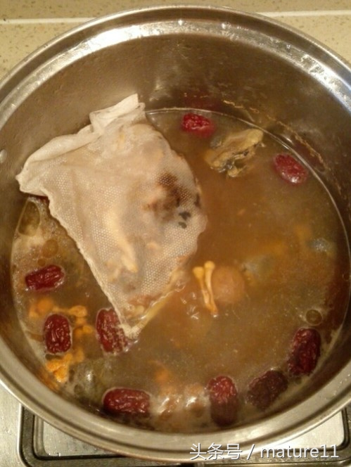 喝了让女人皮肤变好的养生汤,女人必喝的一碗补水养颜汤